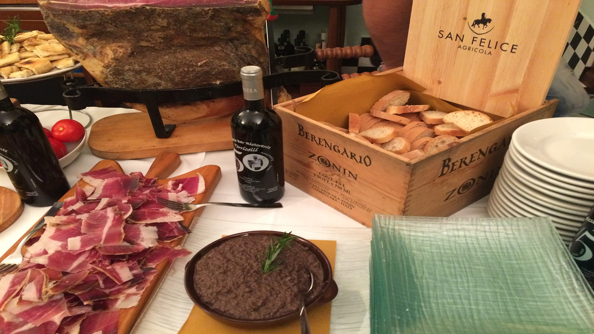 crudo-a-mano-e-sugo-nero